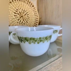 Set of 4 Pyrex Crazy Daisy Mugs.